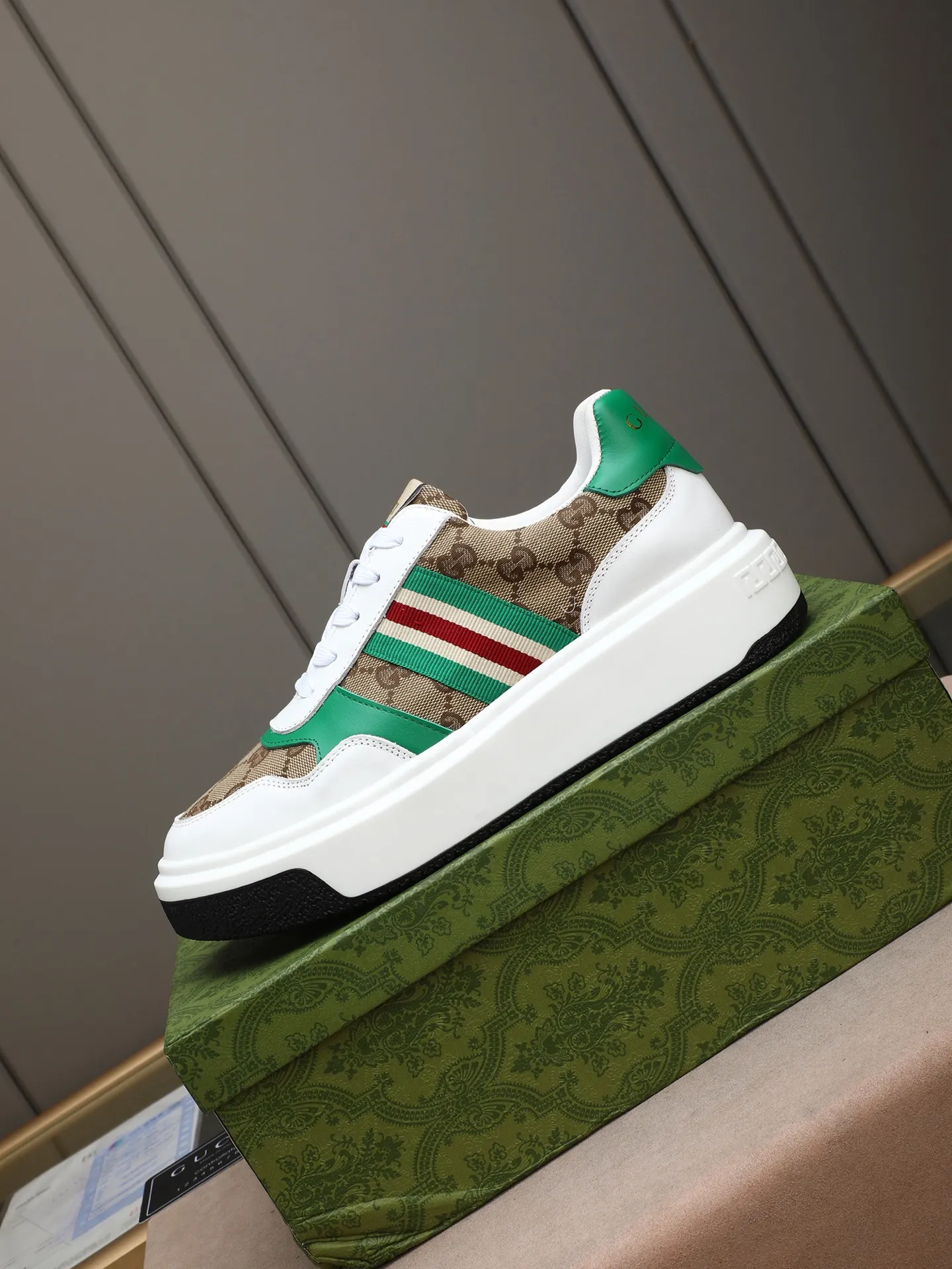 Men's shoes 💰480 New men's shoes GUCCI Fashion trend Made of first-layer calfskin ➕ washed sheep lining! The foot feels super comfortable and the workmanship is impeccable. Foam ultra-light outsole, size: 38-44 (45 customized) 3 colors to choose from!